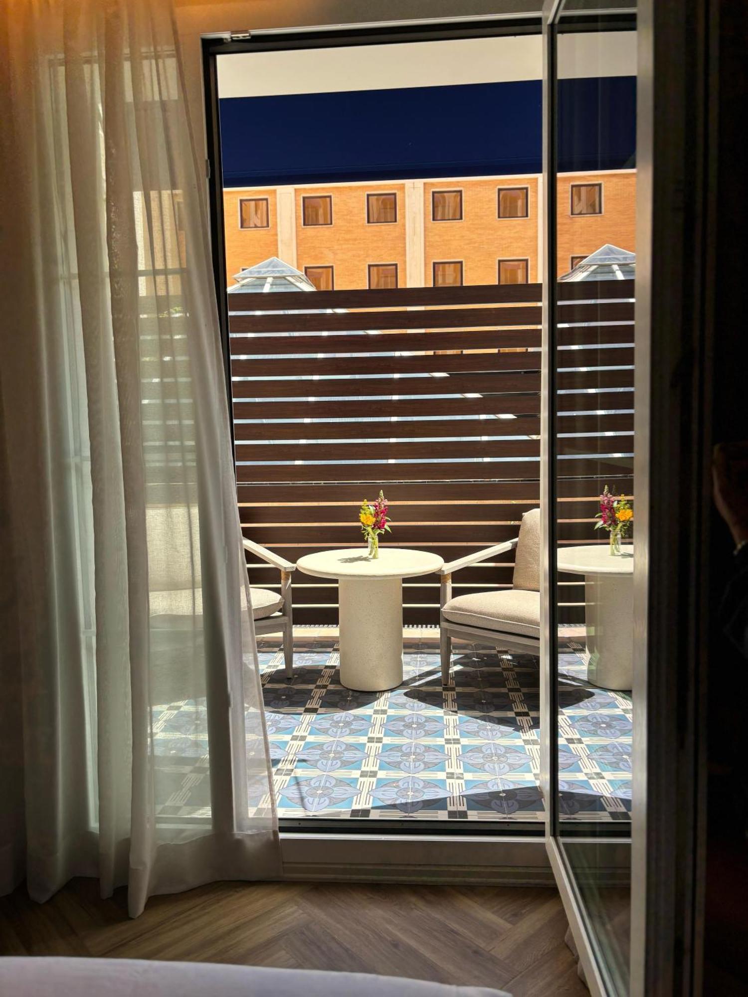 Only 5* Sevilha